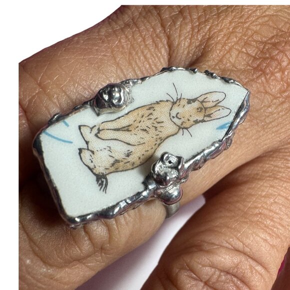 Hand Crafted Peter Rabbit Wedgewood Broken China Ring W/ Silver Spoon Bowl Band - Picture 10 of 12